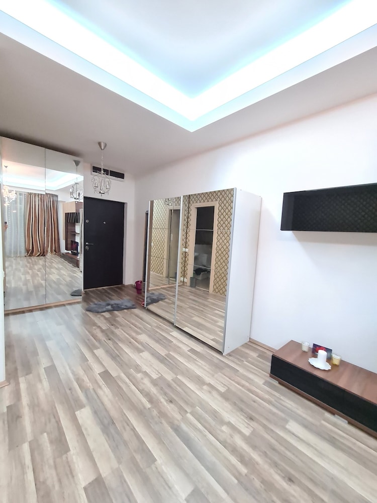 Stunning 1-bed Apartment in București view 4