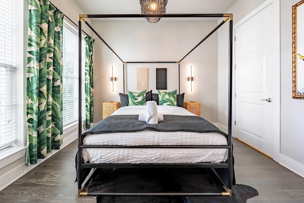 Modern Home, Private Balcony, Near Rainey & Lady Bird Lake Haus of Z