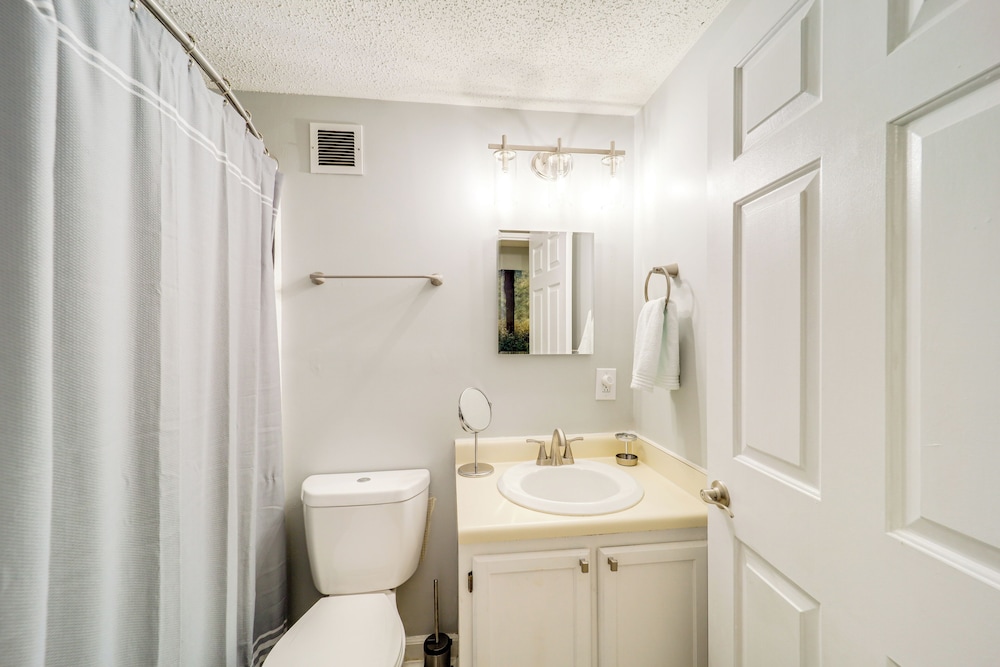 3 Mi to Sugar Mountain Ski Resort: Cozy Getaway!