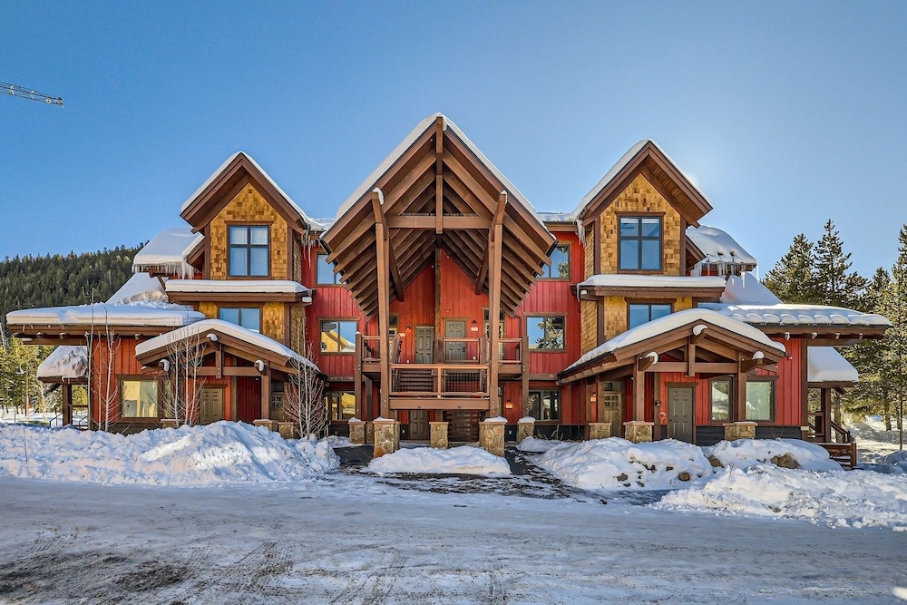 1890 The Seasons 3 Bedroom Townhouse