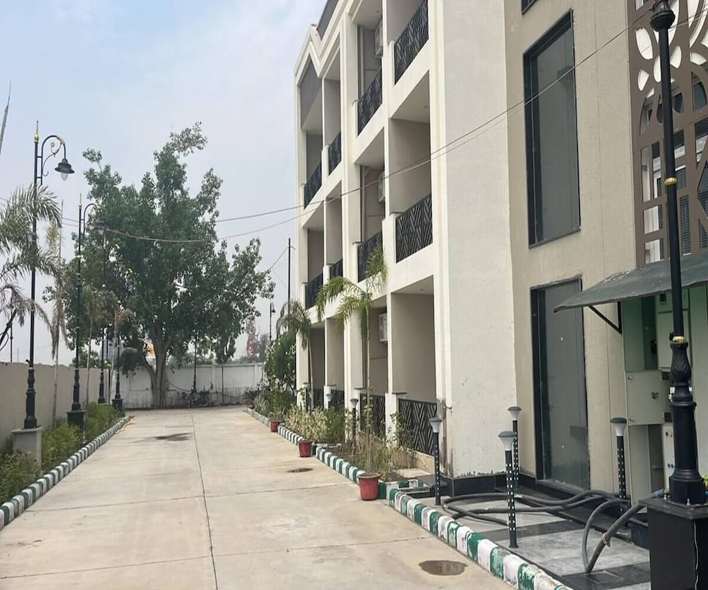 Hotel Mandakini Shri Sadhna