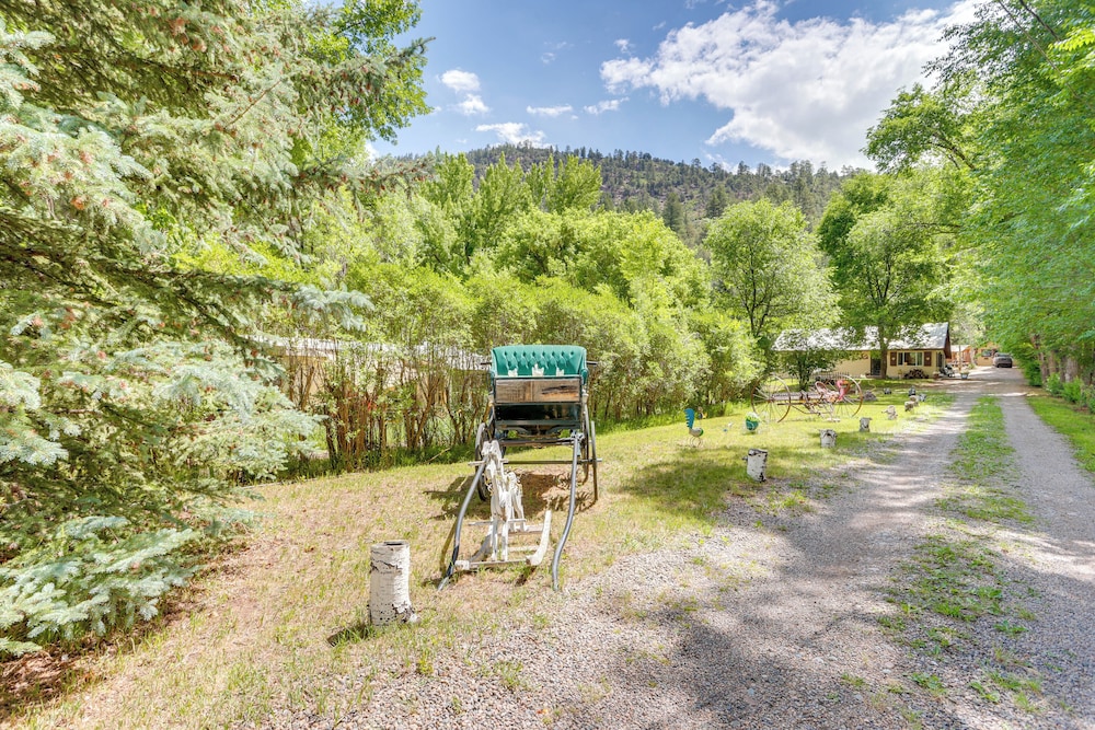 Hike On-site: Mountain-view Hideaway in Durango