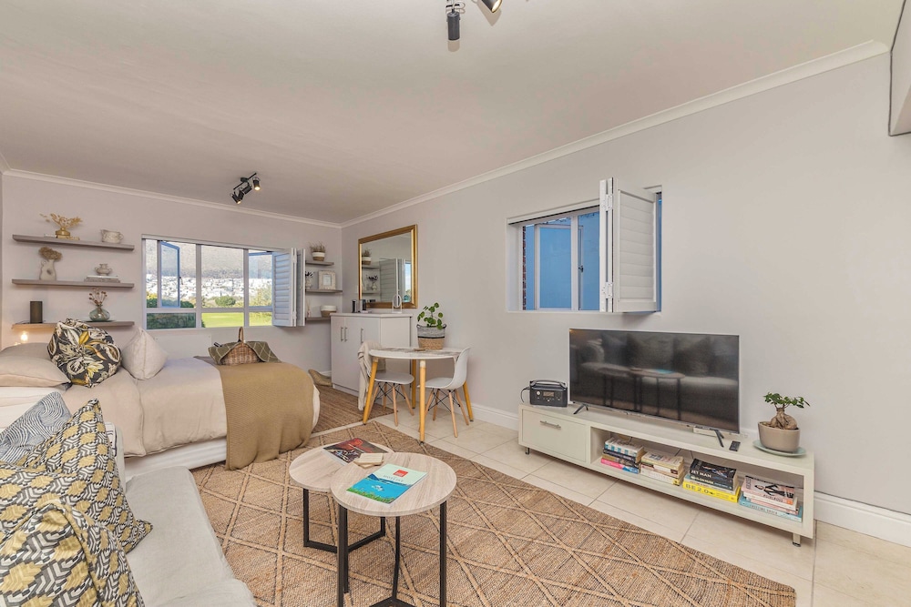 Mouille Point Studio Including Welcome Basket