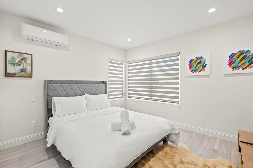 Stylish New Home Bright, Modern & Fully Stocked