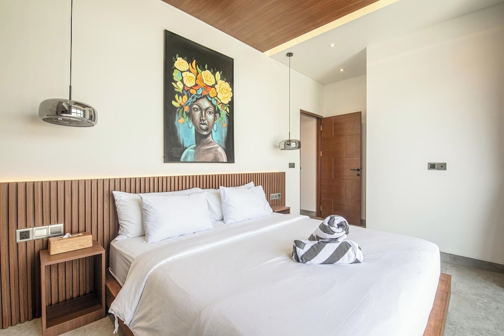 Tropical Elegance 5BR Canggu Villa Near Beach