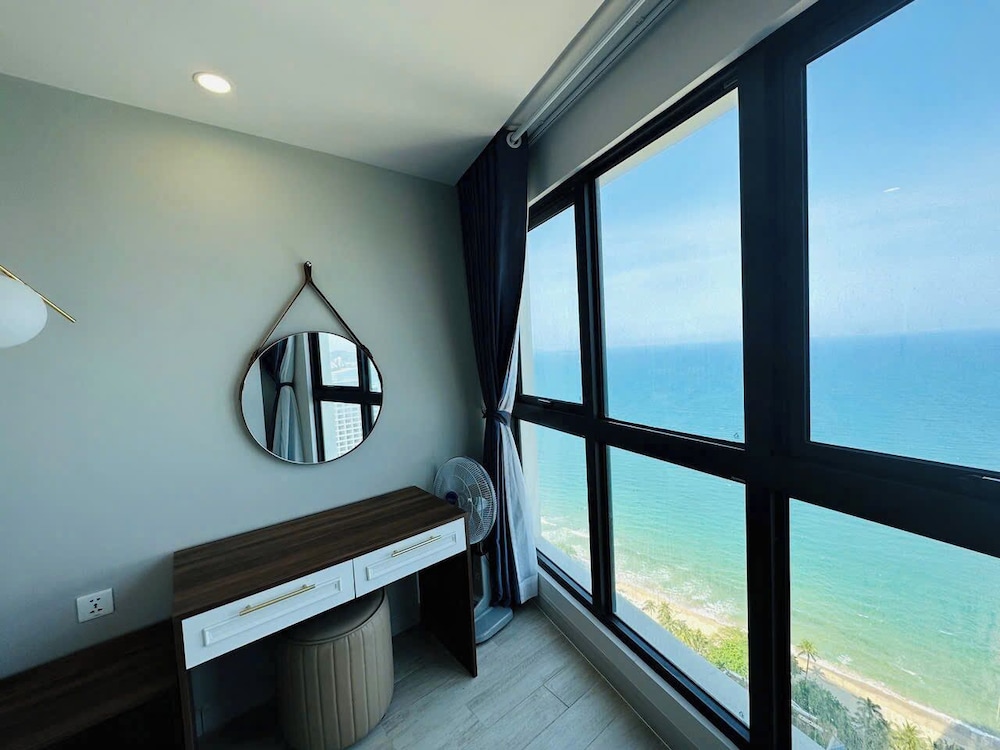 Gold Coast Balcony Serviced Apartment