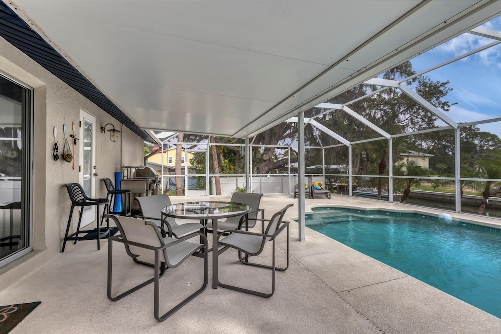 Englewood 2 Bedroom Canalfront Pool Cottage 2 Home