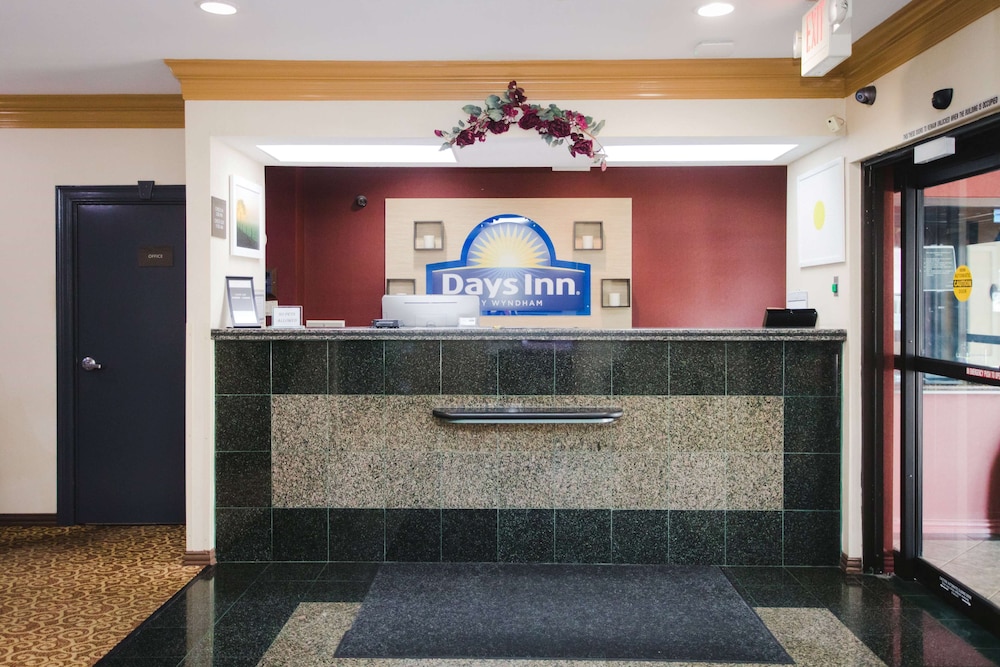 Houston Vacations - Days Inn by Wyndham Rosenberg - Property Image 2