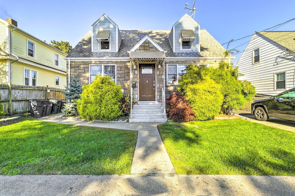 New Haven Gem w/ Private Pool, Walk to Beach! view 4
