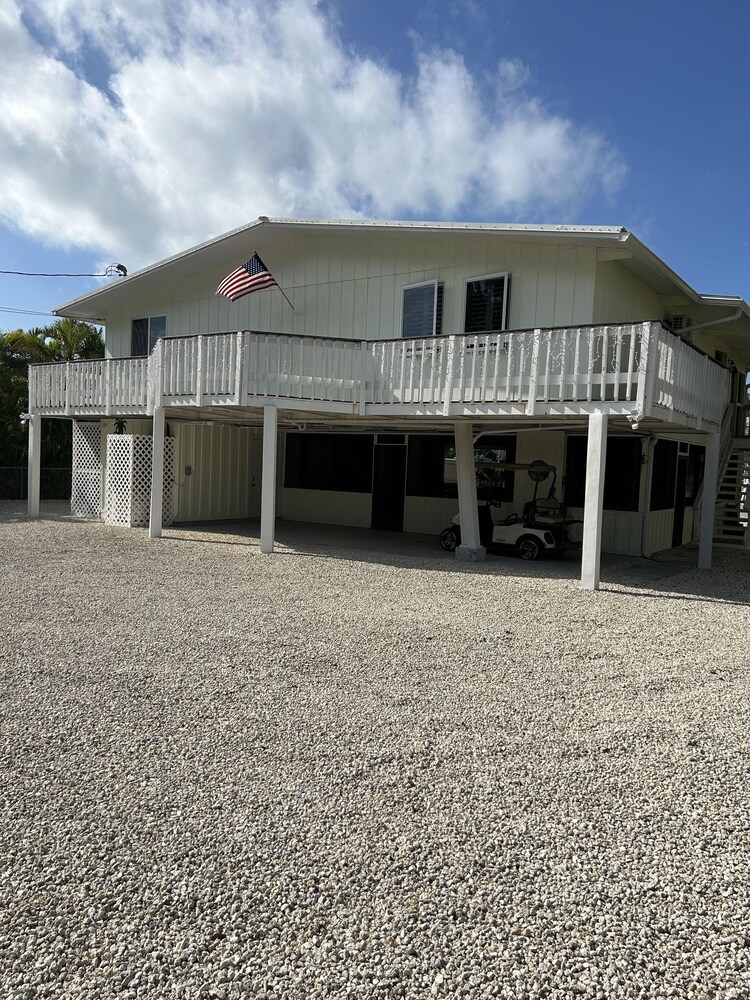 Beautiful Updated Stilted Home Makes For A Super Getaway. 3 Bedroom Home by RedAwning