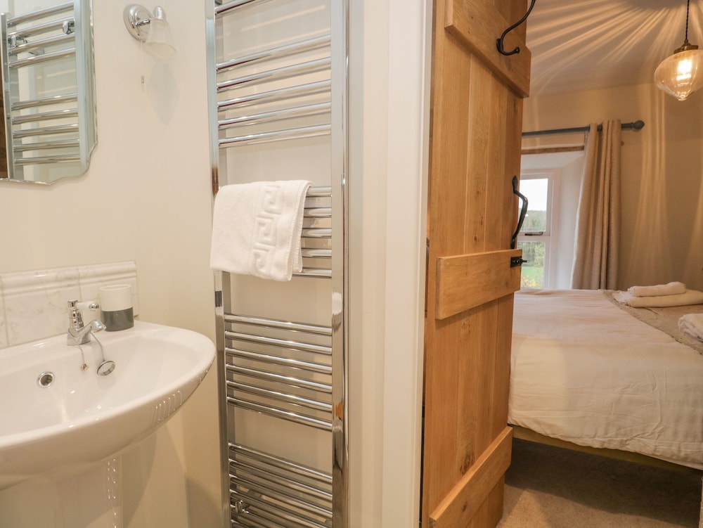 1 Sunny Point Cottages