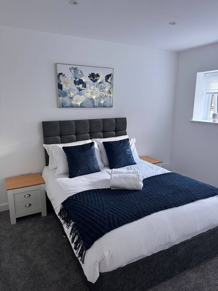 Hull 1-bed Apt, Sleeps 4 With Wi-fi