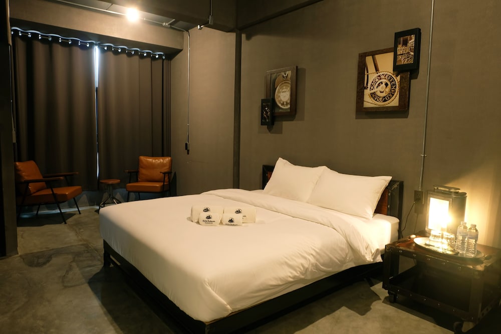 Rider Bedroom Hostel & Cafe