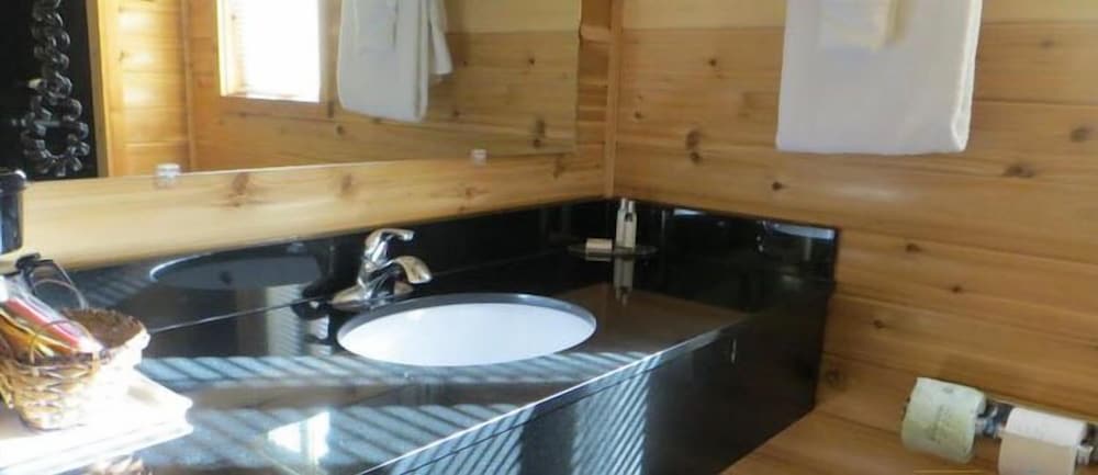 Cabins of Mackinaw