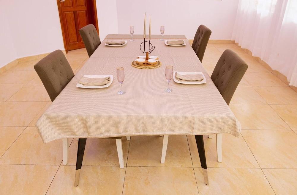 House 5 Mins From the Beach, 15 Mins From the Airport