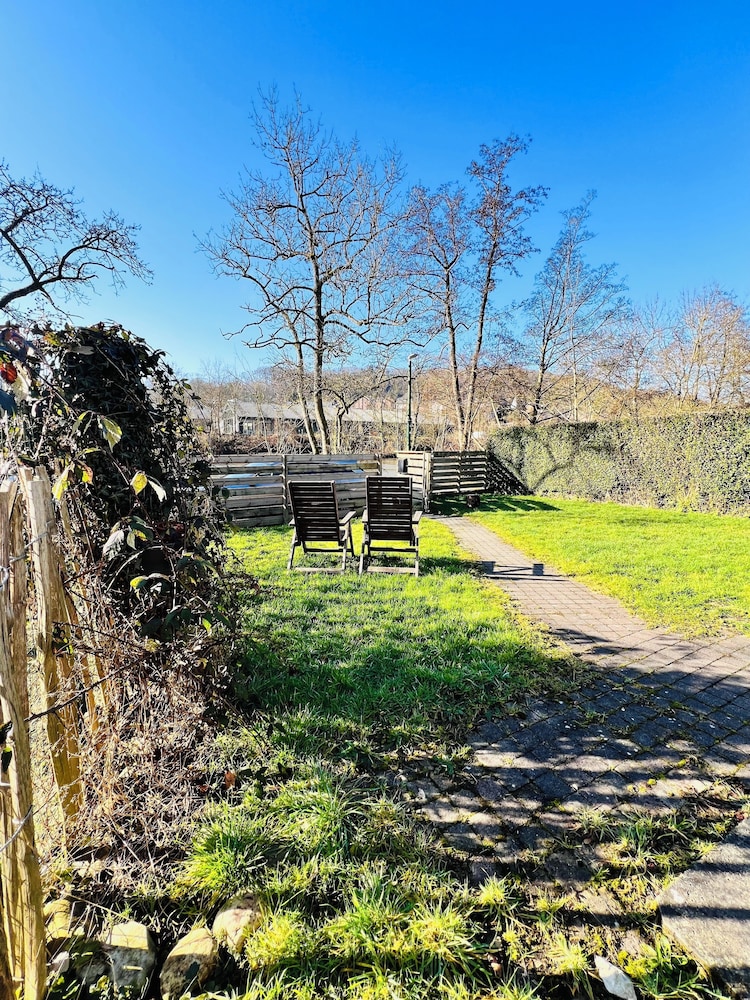 Maison proche rivière avec jardin