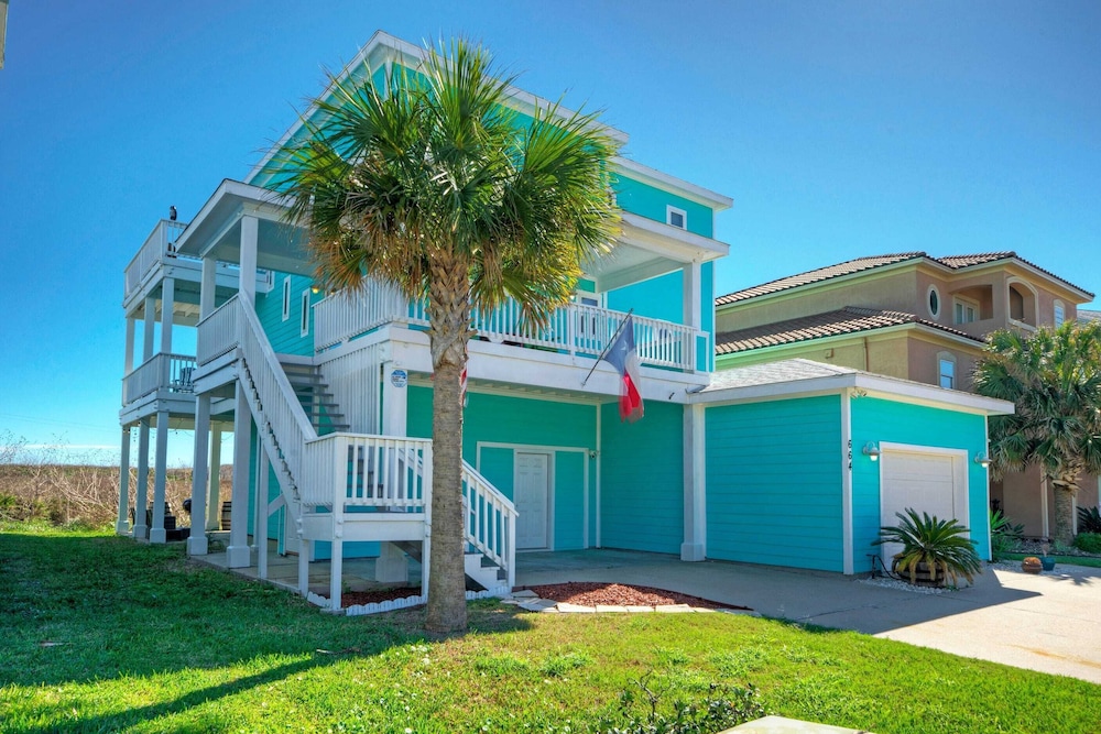 Coastal Soiree Ocean Views, Game Room, & Steps From Port Aransas Beaches