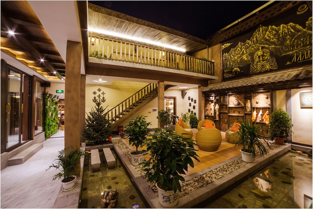 Blossom Dynasty Inn