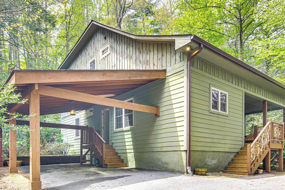 1 Mi to Downtown Cashiers: Private Cabin w/ Deck