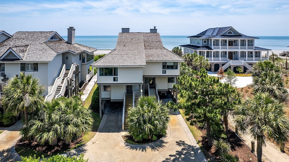 Pawleys Island Vacations - Spacious Oceanfront Villa With Elevator, Wifi, Library, Board Games, Sunroom, And Wine Refrigerator 4 Bedroom Villa by RedAwning - Property Image 1