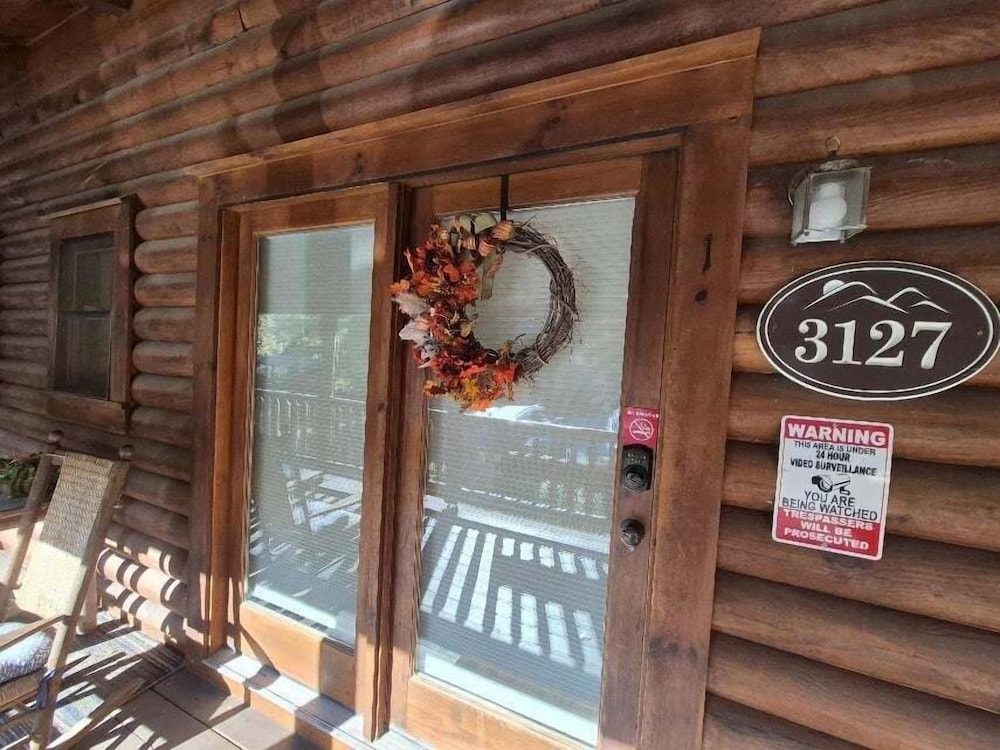Reservation 2 Bedroom Cabin