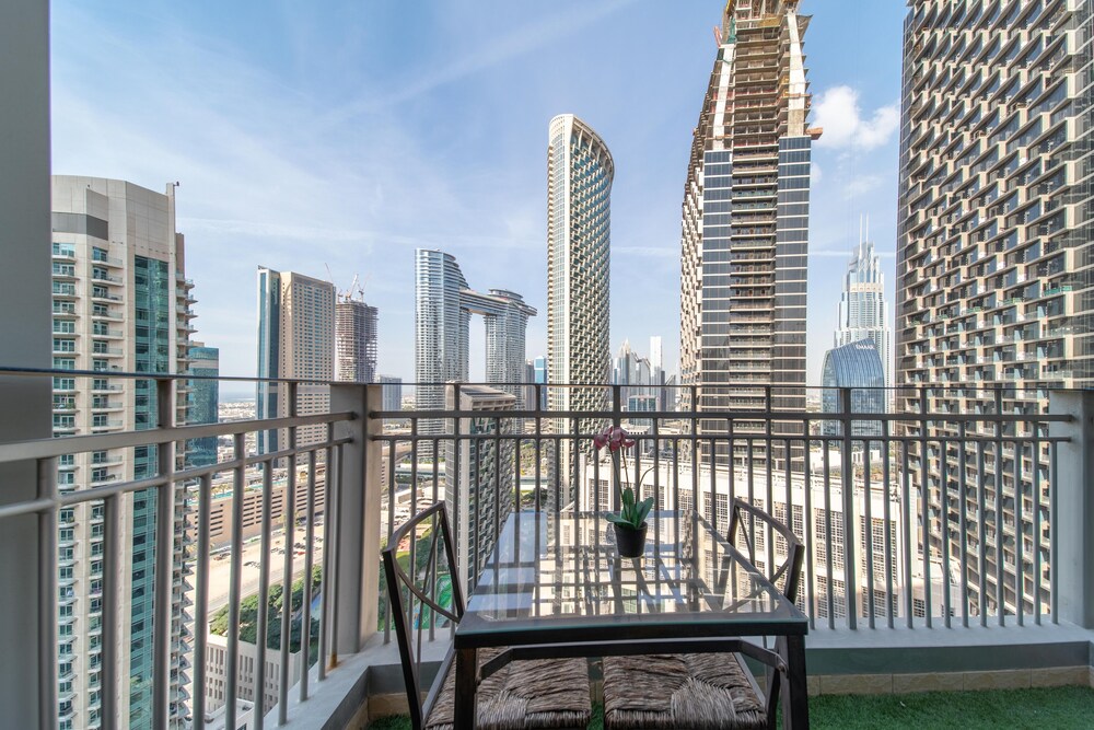 Lux BnB Stand Point -Burj Views