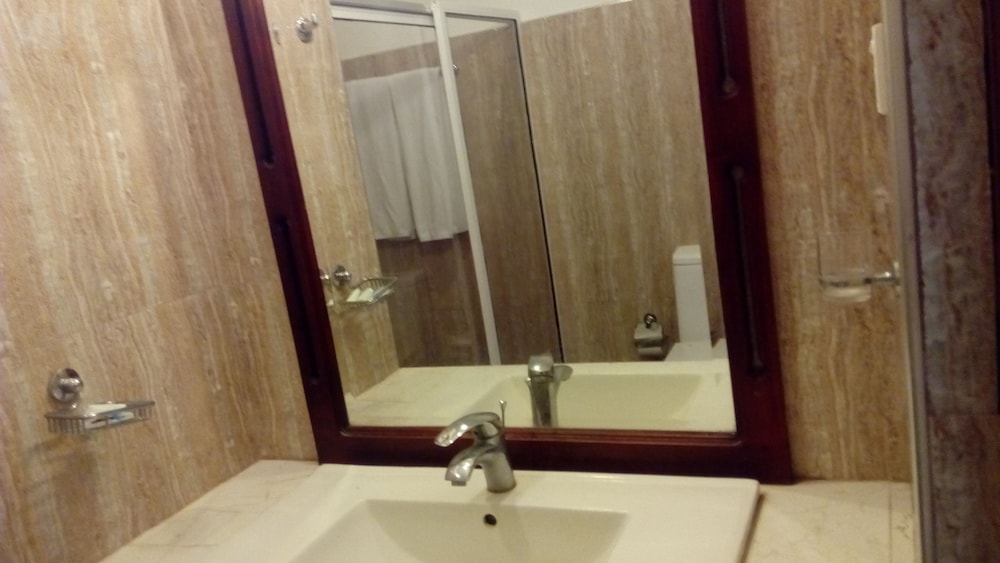 Sarathchandra Tourist Guest House