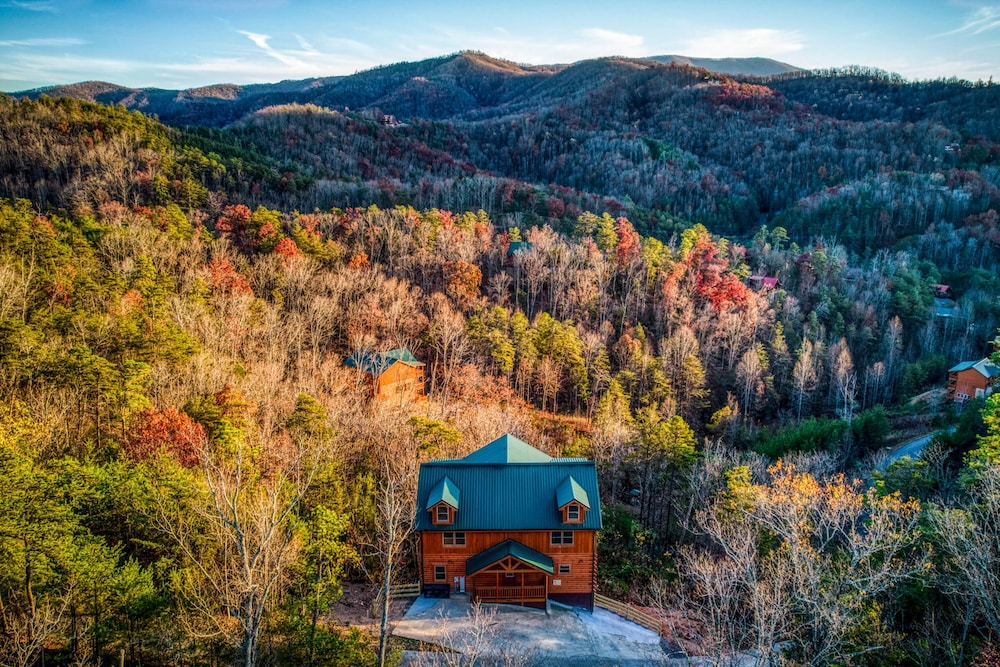 Exquisite Getaway w Indoor Pool Theater