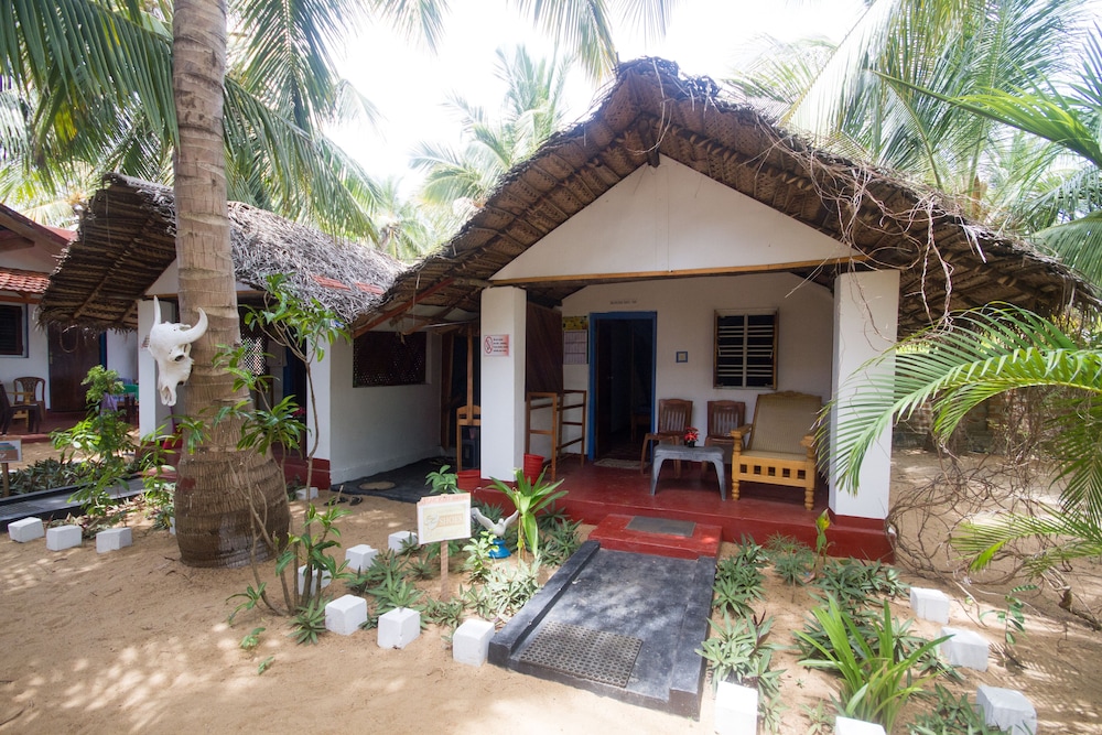 Hotel Star Rest Beach Hotel Arugambay - Image 1