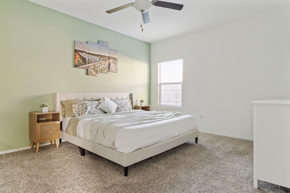 Austin Getaway: Come, Stay, And Play! 4 Bedroom Home by RedAwning - Image 3