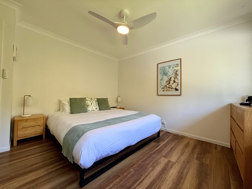 Tropic Lodge by Charlesworth