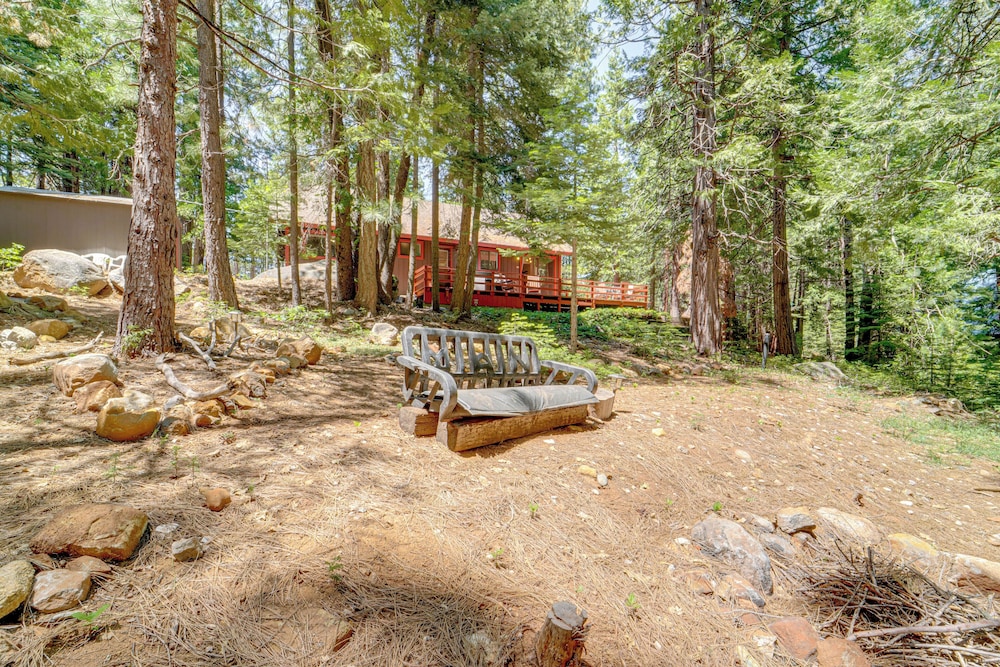 Hike & Ski! Cabin 20 Mi to Soda Springs Mtn Resort