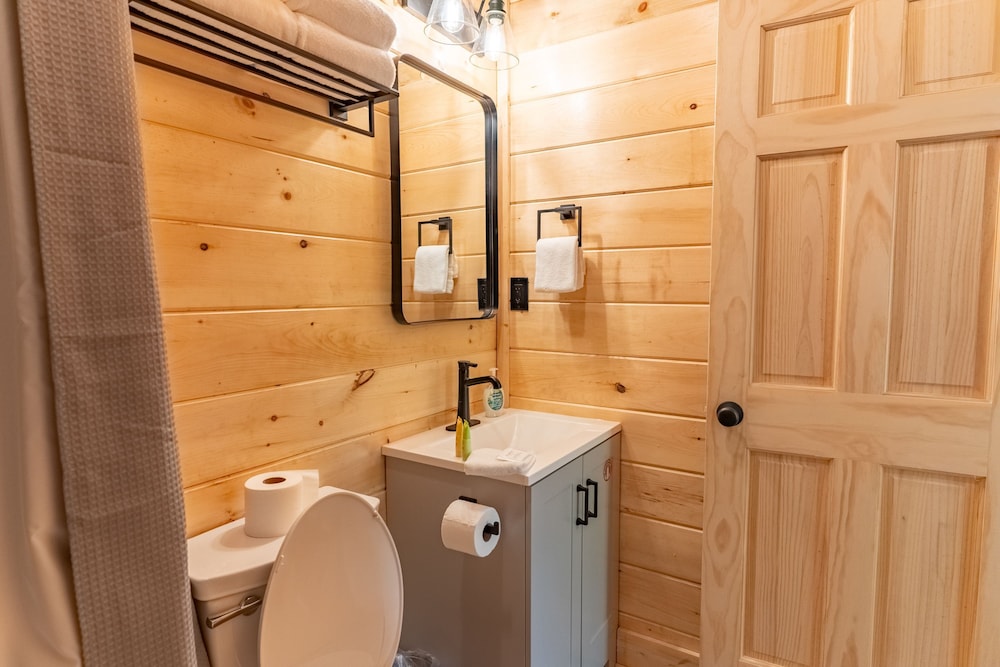 2 Brand New Cabins for Family Retreat
