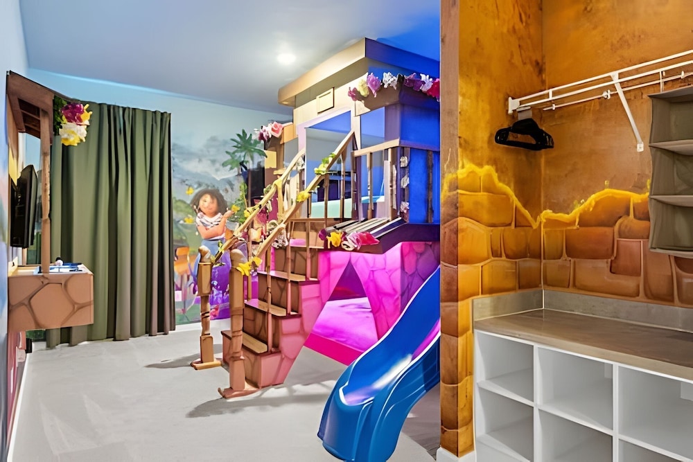 Luxurious 9BR Paradiso Pool, Cinema & Game Room
