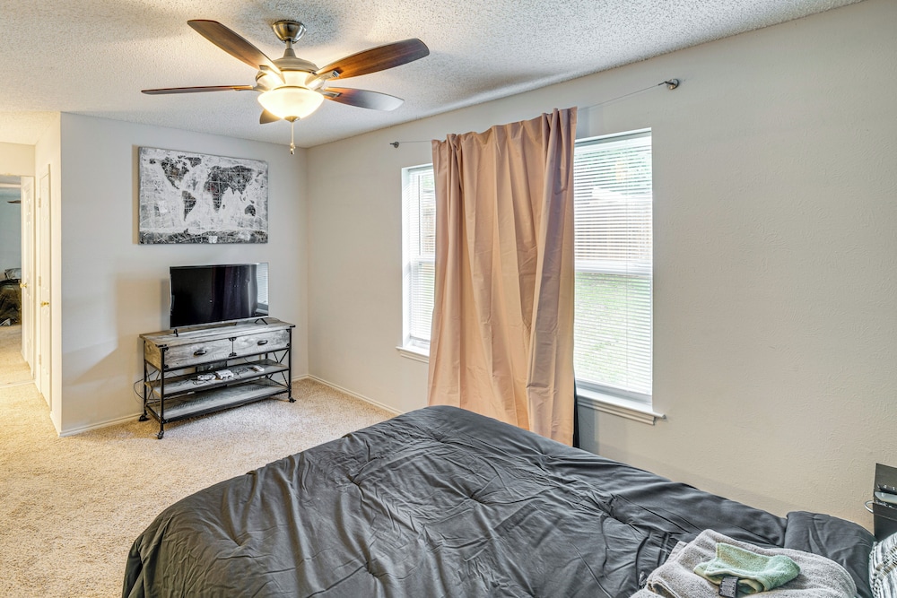 1 Mi to Denton Square: Family Home w/ Fenced Yard!