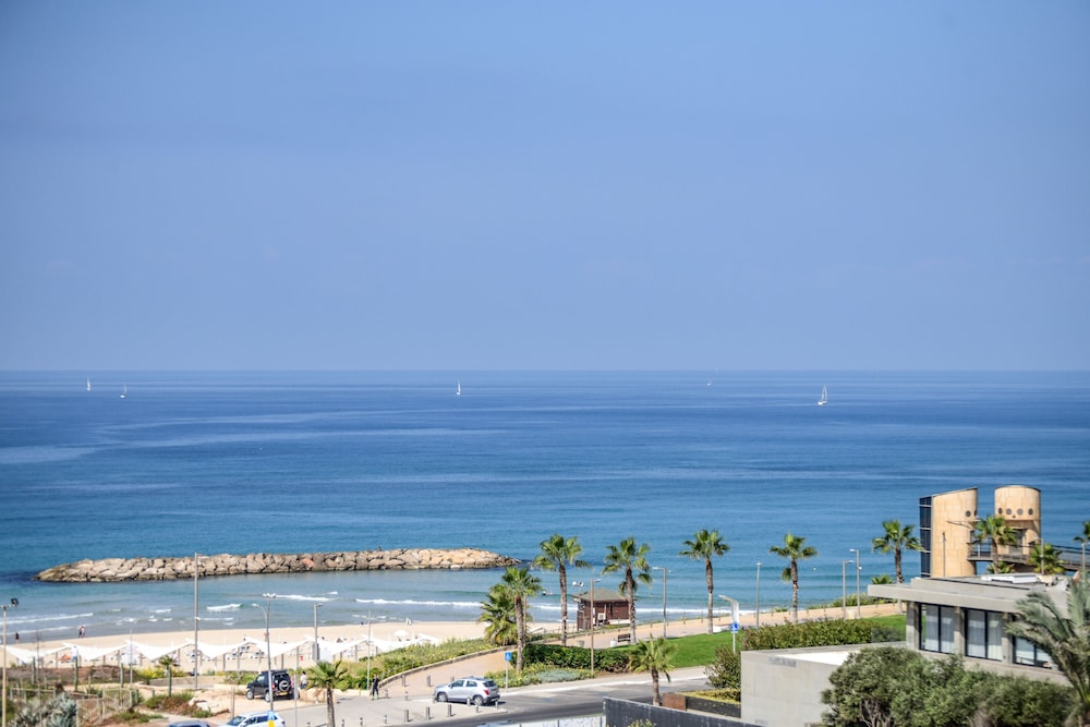 Herzliya Seaside Charming Home by Sea N' Rent view 4