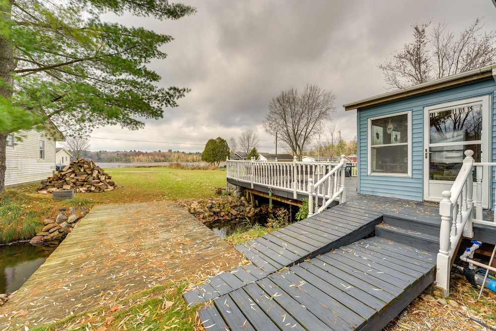 Lakefront Reed City Home w/ Fire Pit on 2 Acres! - Property Image 8