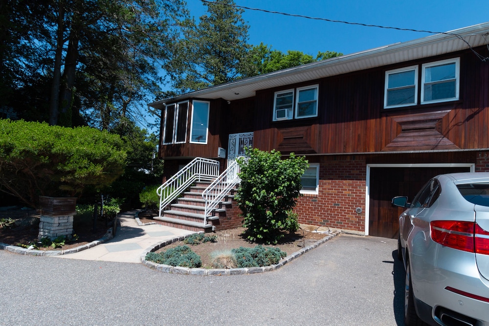Cheerful & Beautiful 3-Bedroom Ranch view 3