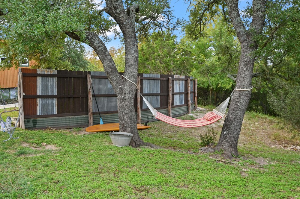 Outlaw Love 1 Bedroom Cabin by Redawning view 2