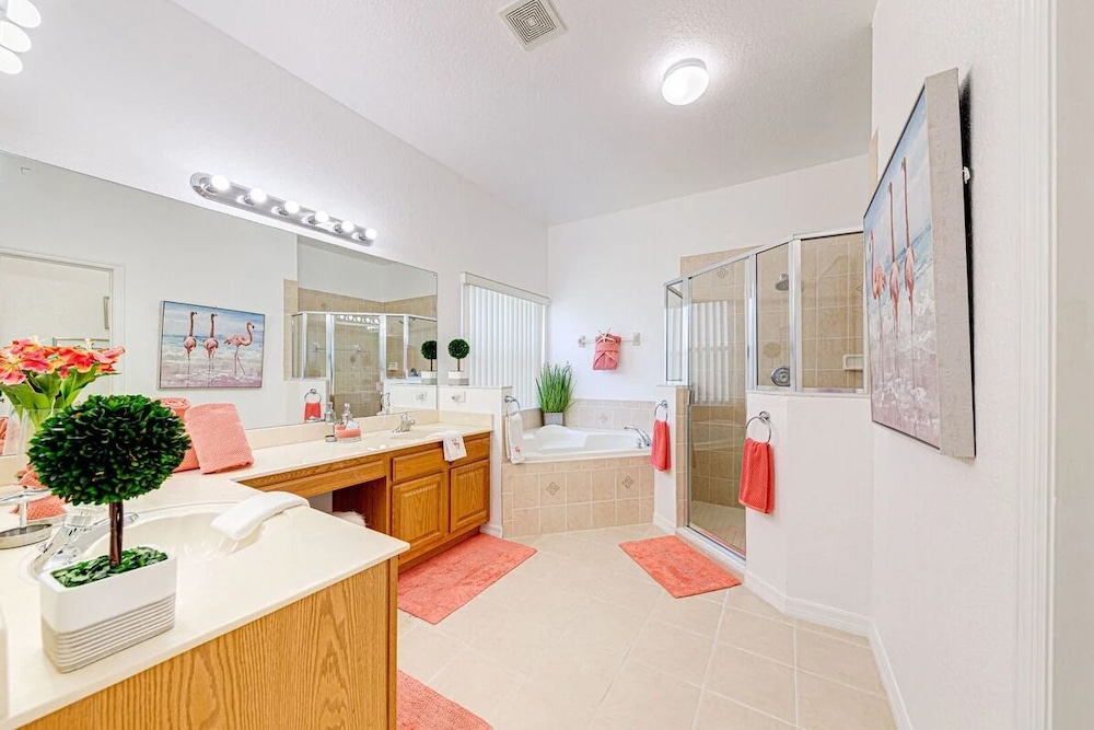 Elegant 4Br Retreat W/ Stylish Interior & Kitchen - Image 4