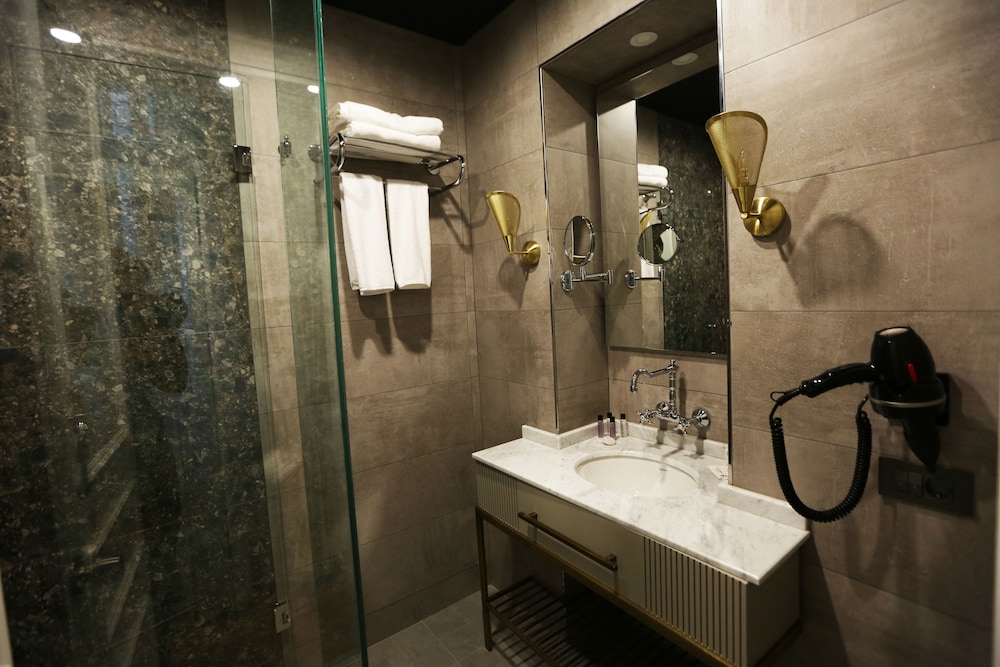 Royal Tophane - Image 38