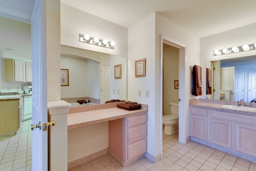 Cozy Pigeon Getaway, Close to Public Beaches! view 4