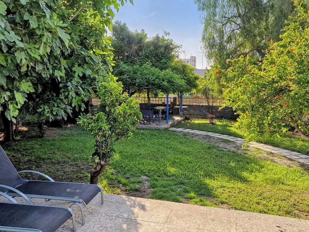 House With Exclusive Pool and Garden 7 min Walk From the Beach and the Center