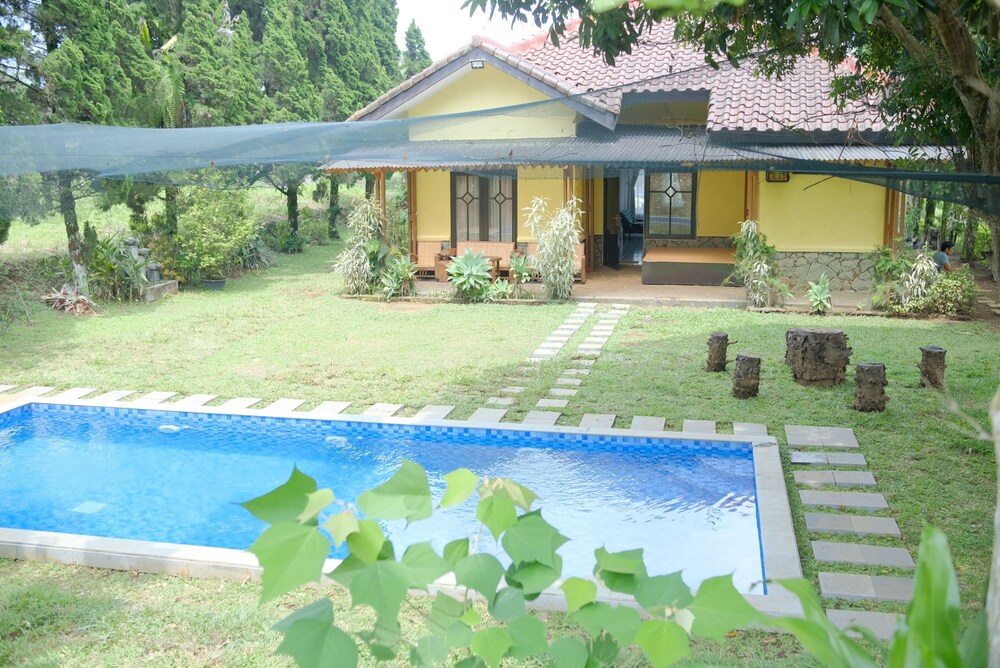 Villa ChavaMinerva Hanni Ciater with Pool view 5