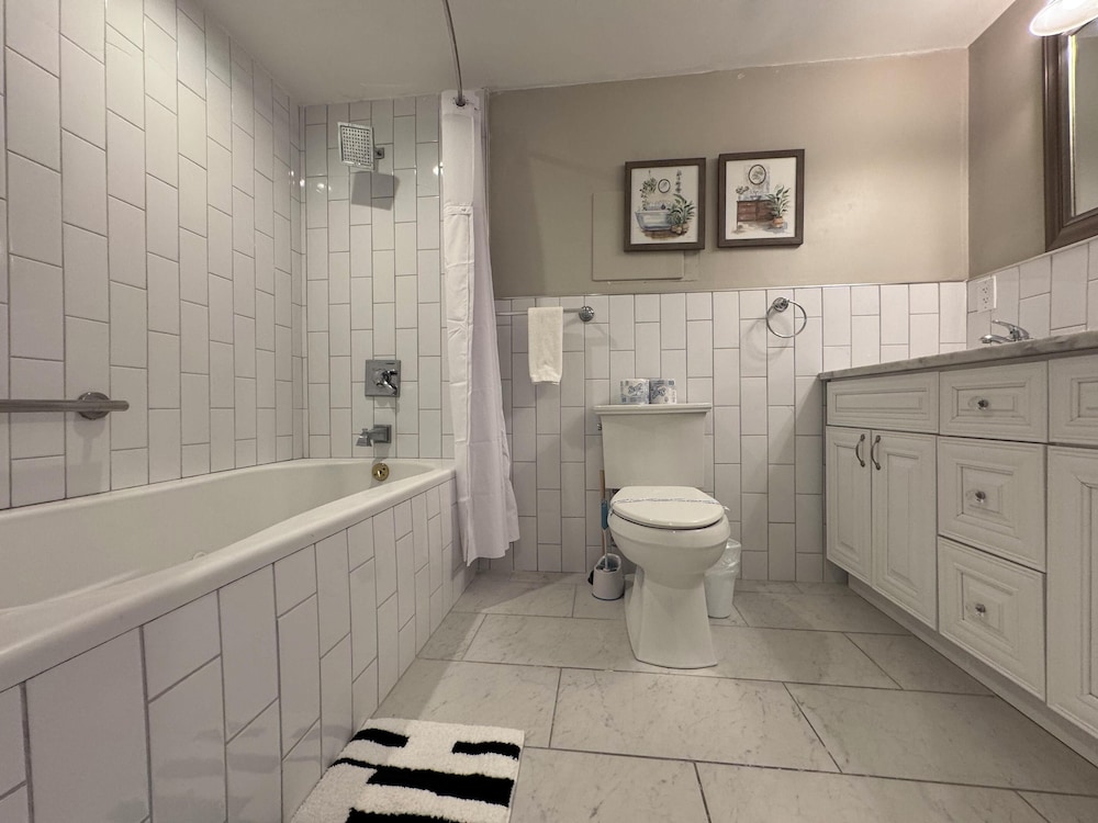 Downtown 3BD City View with Washer Dryer