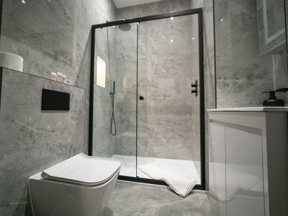 Discover Angel Central Two Bedroom by Belvilla