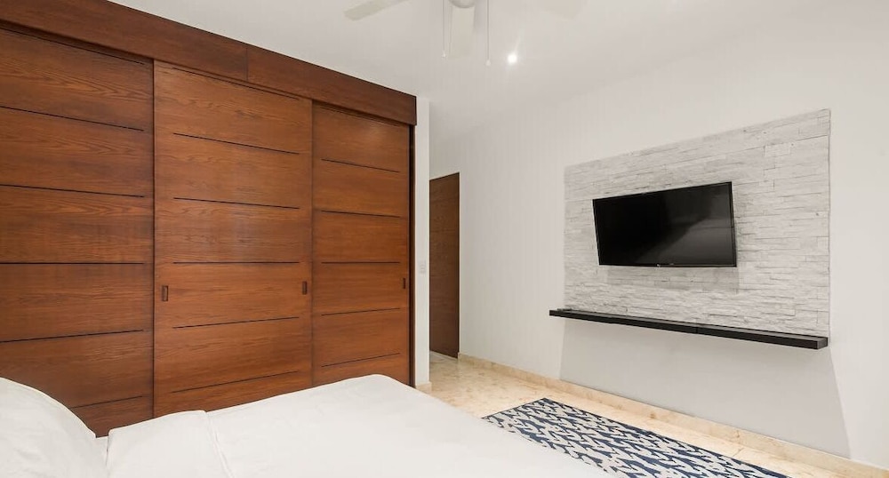 2 Br. Luminous and Spacious Pool View Apt