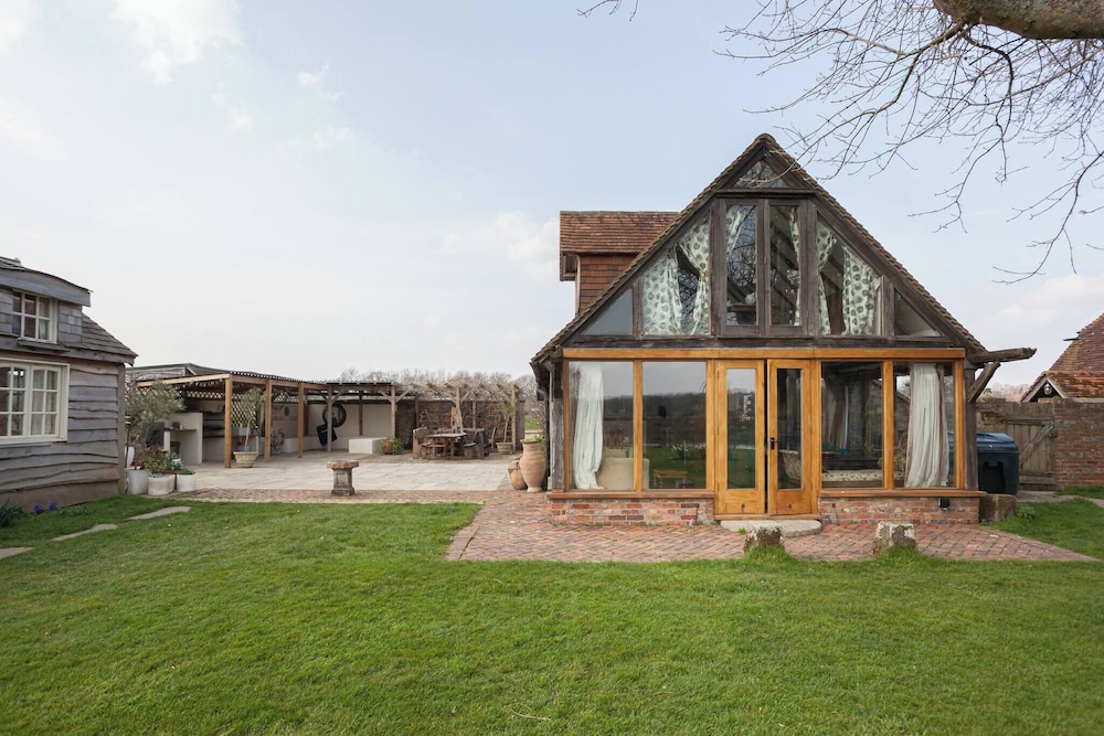 Lakeside Sussex Retreat