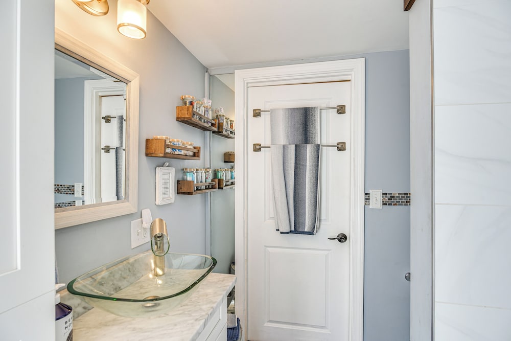 Walk to Beach: Water-view Abode in Portsmouth!