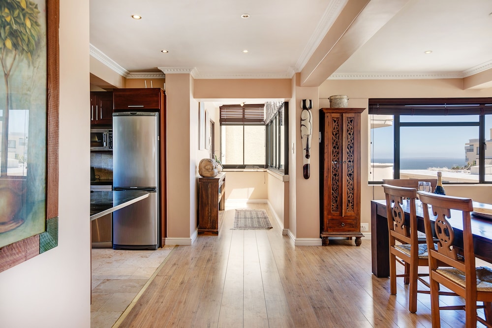 Kingsgate Penthouse 54 view 4